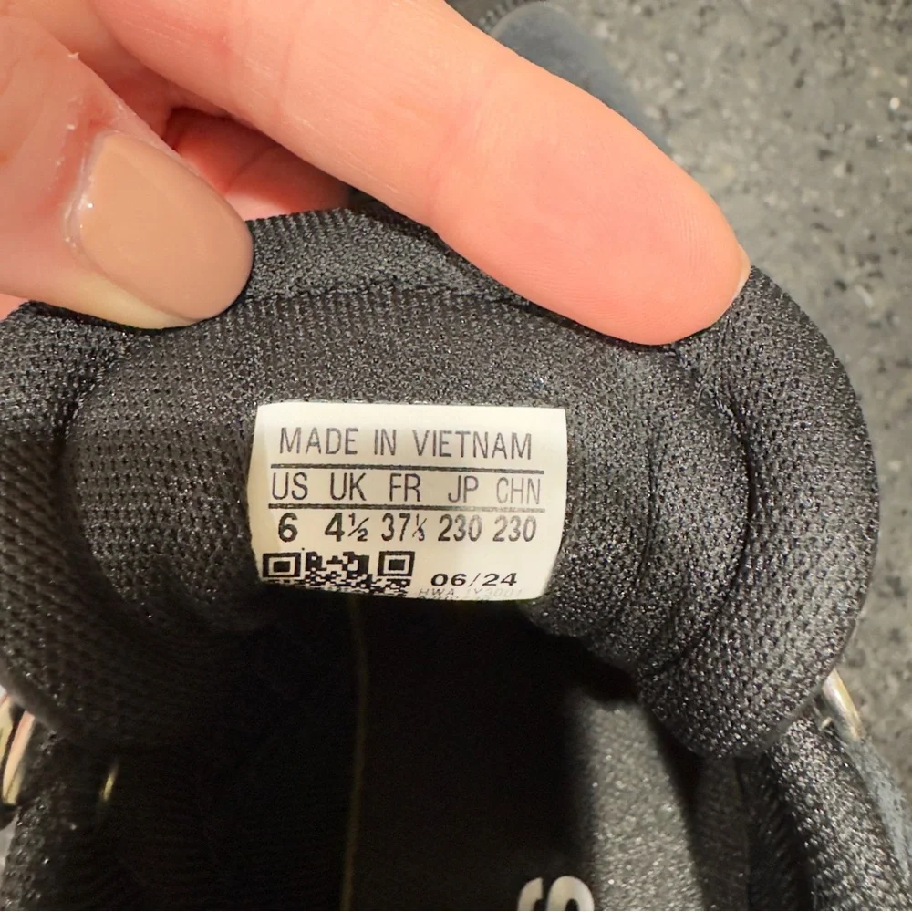 Adidas VI Court Women's Black Sneakers - Picture 6 of 6